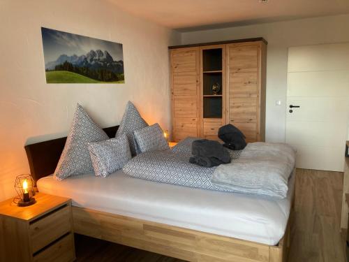 Giường trong phòng chung tại Ferienwohnung Alpenpanorama Bad Reichenhall