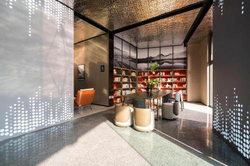 Perpustakaan di hotel