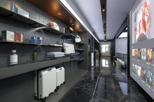 a restaurant with a bar with a large screen at Atour Light Hotel Changsha IFC Huangxing Road Pedestrian Street in Changsha