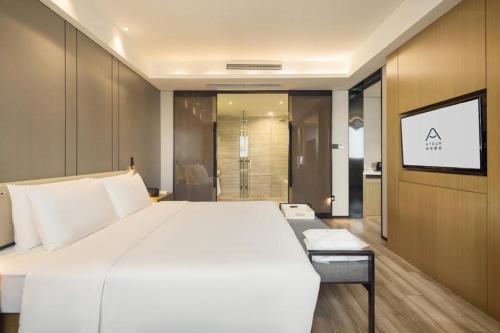 Ένα ή περισσότερα κρεβάτια σε δωμάτιο στο Atour Hotel Chongqing Shapingba High Speed Railway Station Sanxia Plaza
