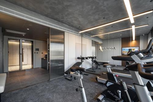 a gym with cardio equipment in a hotel room at Atour Hotel Qingdao Tangdao Bay Jinggangshan Station in Huangdao