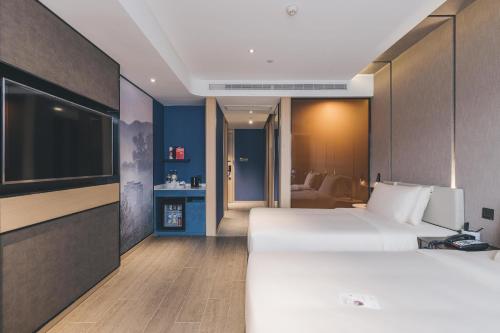 TV a/nebo společenská místnost v ubytování Atour Hotel Shanghai Pudong Jinqiao