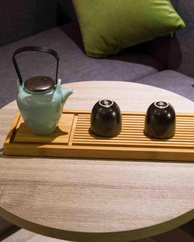 a tea pot and two balls on a table at Atour Hotel Shenzhen Nanshan Coast City in Shenzhen