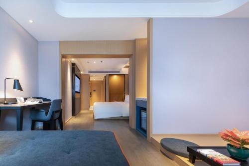 a hotel room with a bed and a desk at Atour Hotel Zhuhai Wanchai Port Hengqin International Convention and Exhibition Center in Zhuhai