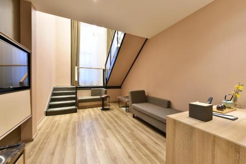 a living room with a couch and a tv at Atour Hotel Beijing Yizhuang Mobile Silicon Valley in Daxing