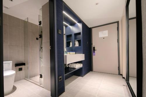 a bathroom with a toilet and a sink at Atour Light Hotel Wuhan Jiangtan Jianghan Road Pedestrian Street in Wuhan