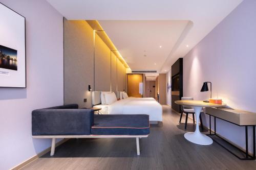 a hotel room with a bed and a desk at Atour Hotel Wuhan Tiandi Hankou Jiangtan in Wuhan