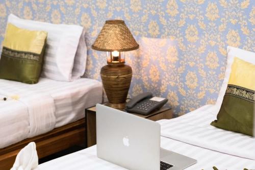 Postel nebo postele na pokoji v ubytování Km Hotel Chiang Mai