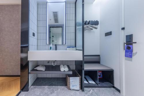 Ein Badezimmer in der Unterkunft Atour Light Hotel Fuzhou Sanfang Qixiang