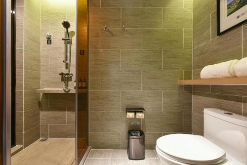 a bathroom with a toilet and a shower at Atour Hotel Dongguan Nancheng International Trade Center in Dongguan