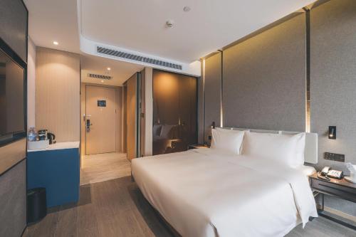 a large white bed in a hotel room at Atour Hotel Lanzhou Dongfanghong Plaza in Lanzhou