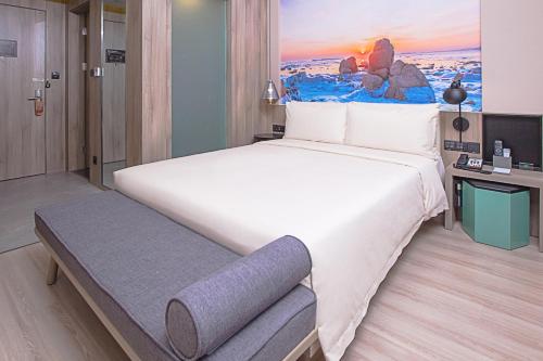 เตียงในห้องที่ Atour Hotel Qinhuangdao Railway Station Yingbin Road