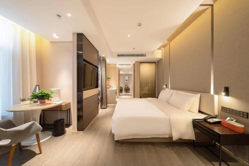 Postel nebo postele na pokoji v ubytování Atour Hotel Dalian Zhongshan Square