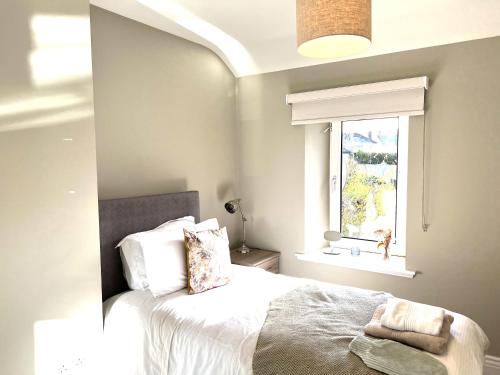 Charming Cosy 4-Bed House in Killarneyにあるベッド