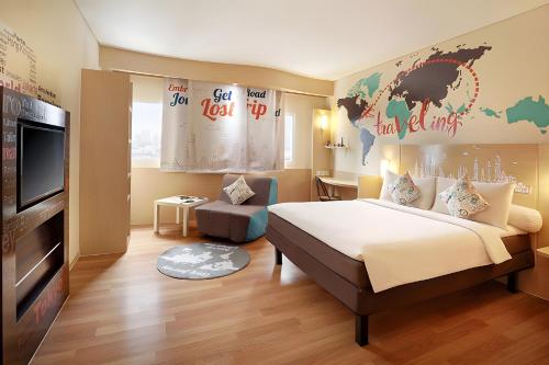Postel nebo postele na pokoji v ubytování Ibis Jakarta Harmoni