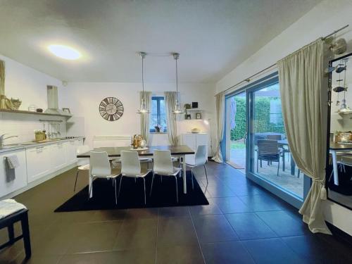 Kuchyň nebo kuchyňský kout v ubytování Villas Adagio