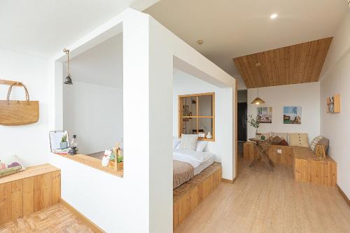 a bedroom with white walls and a bed in a room at Chongqing Forest Design B&B in Chongqing