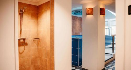 Un baño de Grand Hotel Karel V