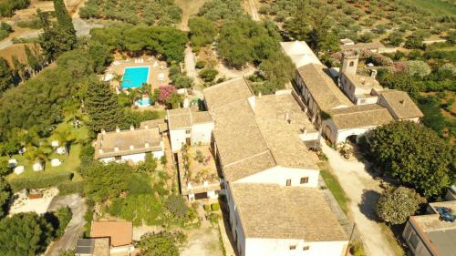 an aerial view of a house with a pool at Case Di Latomie in Castelvetrano Selinunte