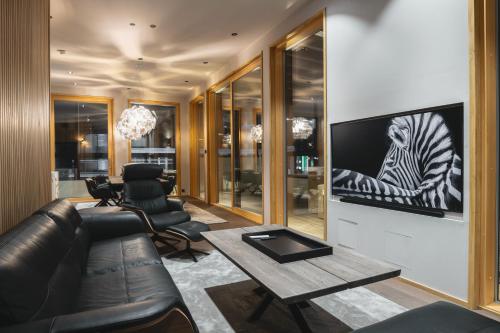 TV a/nebo společenská místnost v ubytování Royal Penthouse Apartment