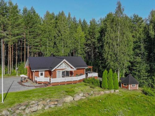 a log cabin in the middle of a forest at Holiday Home Kannelpirtti 2 by Interhome in Puromäki