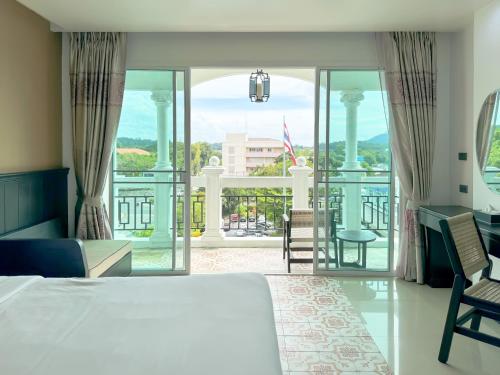 Postel nebo postele na pokoji v ubytování Grand Supicha City Hotel - SHA Plus