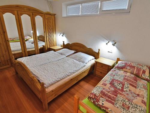 Postel nebo postele na pokoji v ubytování Apartment Apartments V-K-1 by Interhome