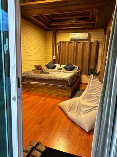Ein Bett oder Betten in einem Zimmer der Unterkunft Hi Land Forest View