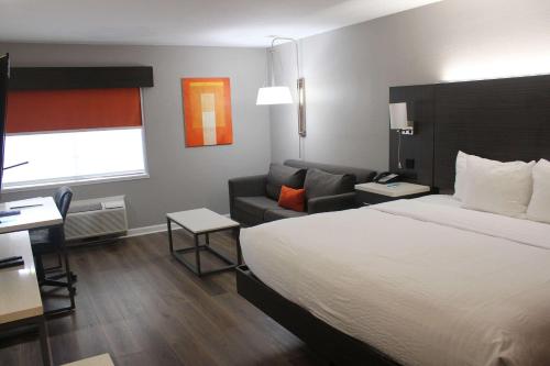 Gallery image of Clarion Pointe Marshall in Marshall