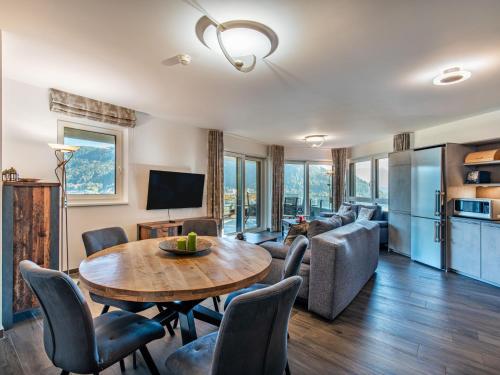 Kuchyň nebo kuchyňský kout v ubytování Apartment Terrassentraum alpe maritima Ski&See-15 by Interhome