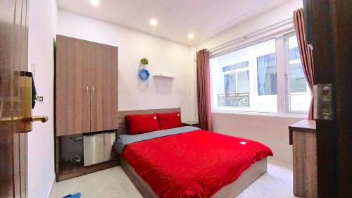 Een bed of bedden in een kamer bij Uyên House hotel