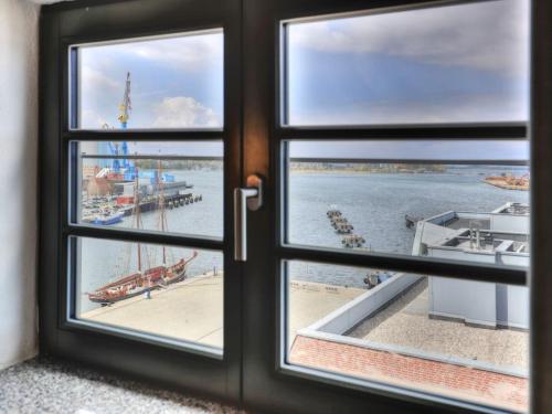 a window with a view of a harbor seen through it at Ohlerich Speicher App_ 41 in Wismar