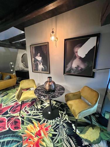 Un lugar para sentarse en Pebbles Suiten by RiNG
