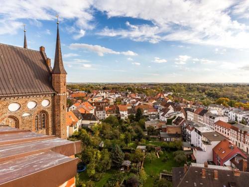 an aerial view of a city with a church at Ohlerich Speicher App 48 in Wismar