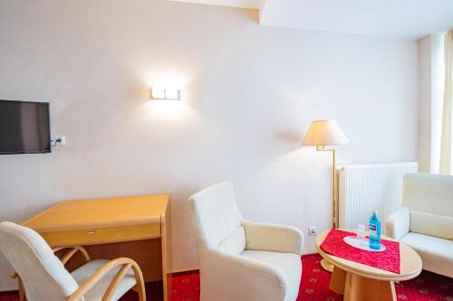 TV a/nebo společenská místnost v ubytování SeeHotel Großräschen