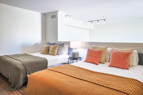 two beds sitting next to each other in a room at Housy & Comfy 4BDR & 2BTH in Marina del Rey for 10 pax in Los Angeles