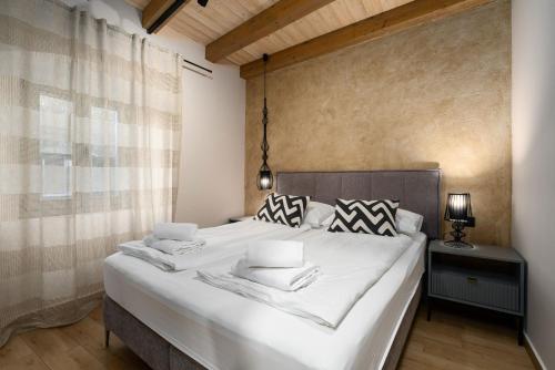 Кровать или кровати в номере Della Croce Bed&Breakfast
