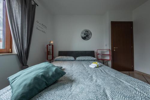 a bedroom with a large bed with green pillows at #914 Home - Irpinia in Nusco