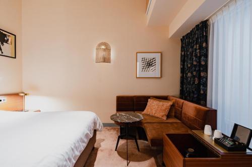 Una cama o camas en una habitación de Hotel Mercier