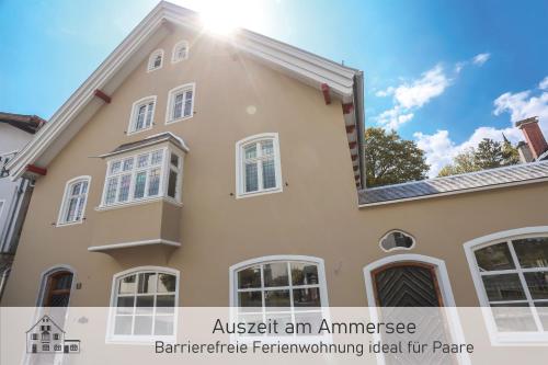 una imagen de una casa con las palabras austrett y amnesise bariatric en Barrierefreie Ferienwohnung ideal für Paare, en Dießen am Ammersee