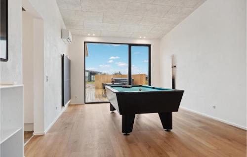 Τραπέζι μπιλιάρδου στο Stunning Home In Børkop With Sauna