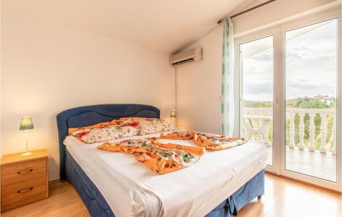 a bedroom with a bed and a large window at Pet Friendly Apartment In Nin With Wi-fi in Nin