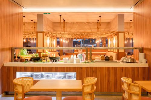 a restaurant with a table and chairs and a kitchen at The Anchor Troia - River in Troia