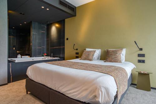 Postel nebo postele na pokoji v ubytování Aux Etangs - Hôtel