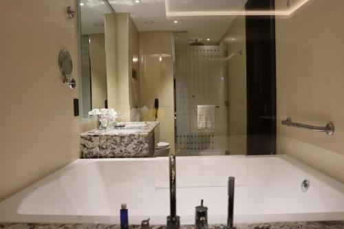 Un baño de Ramee Dream Hotel Downtown