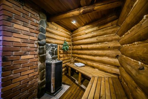 a wooden room with a bench and a brick wall at Sokolisko - pensjonat agroturystyczny in Wysoczany