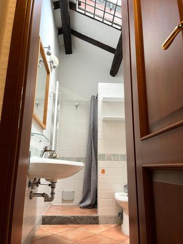 a bathroom with a sink and a toilet at Casa Vacanze La Riserva Maccarese in Maccarese