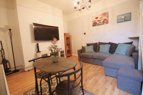 Flat 2 Datchet House – Photos 2