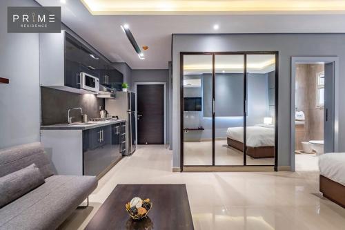 Prime Residence New Cairoにあるキッチンまたは簡易キッチン
