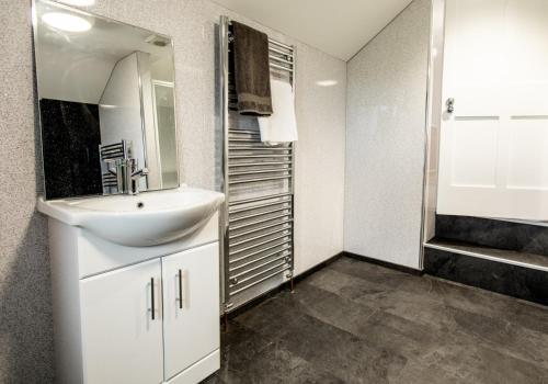 Ένα μπάνιο στο Rhos y Gadair - an incredible farmhouse by the sea